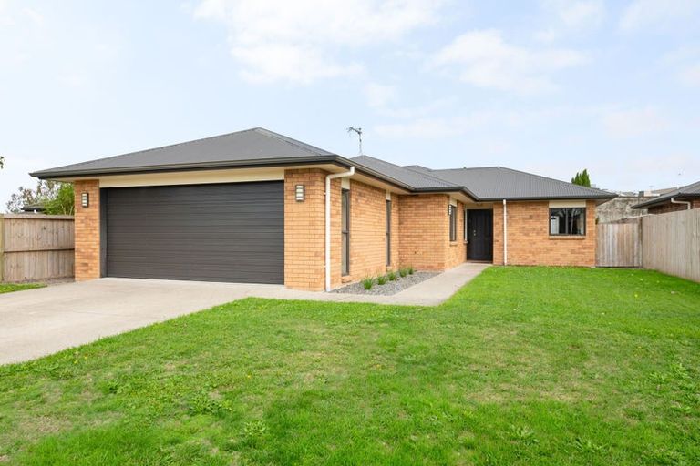 Photo of property in 11 Shrule Place, Huntington, Hamilton, 3210