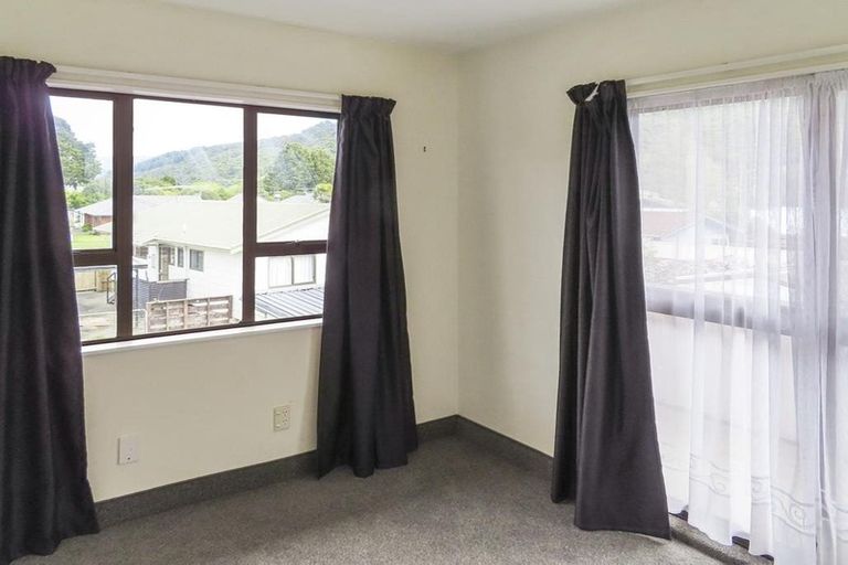 Photo of property in 5 California Drive, Totara Park, Upper Hutt, 5018
