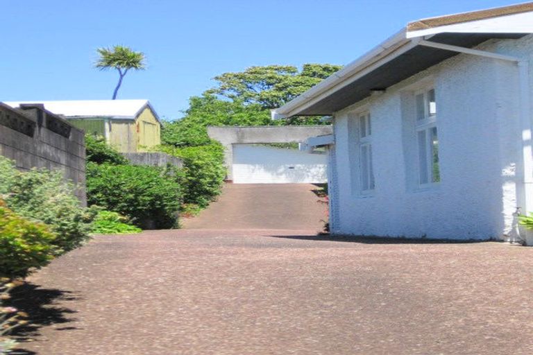 Photo of property in 2/23 Kiwi Esplanade, Mangere Bridge, Auckland, 2022