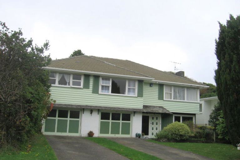 Photo of property in 92 Redwood Avenue, Tawa, Wellington, 5028