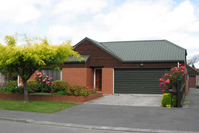 Photo of property in 4 Glenburn Place, Avonhead, Christchurch, 8042