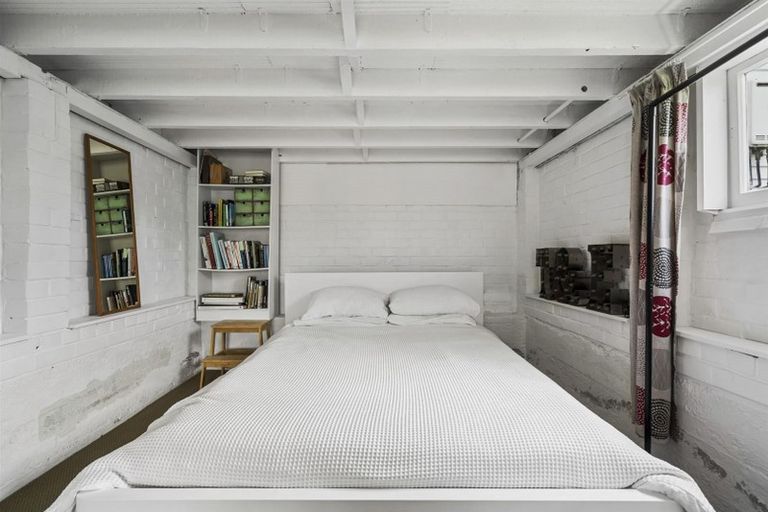 Photo of property in 2/232 East Coast Road, Forrest Hill, Auckland, 0620