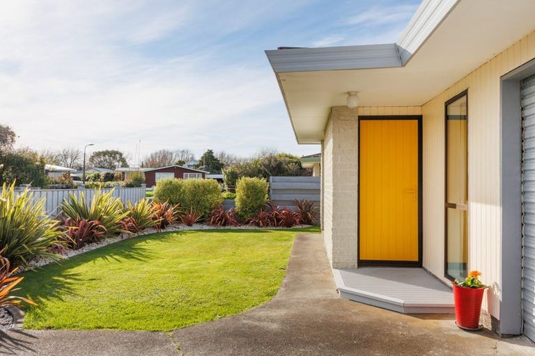 Photo of property in 2b Droylsden Place, Palmerston North, 4410