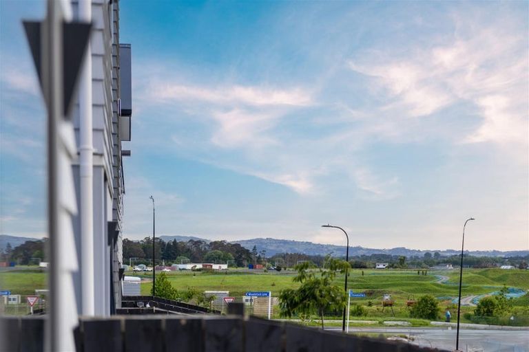 Photo of property in 11 Farranfore Road, Opaheke, Papakura, 2113