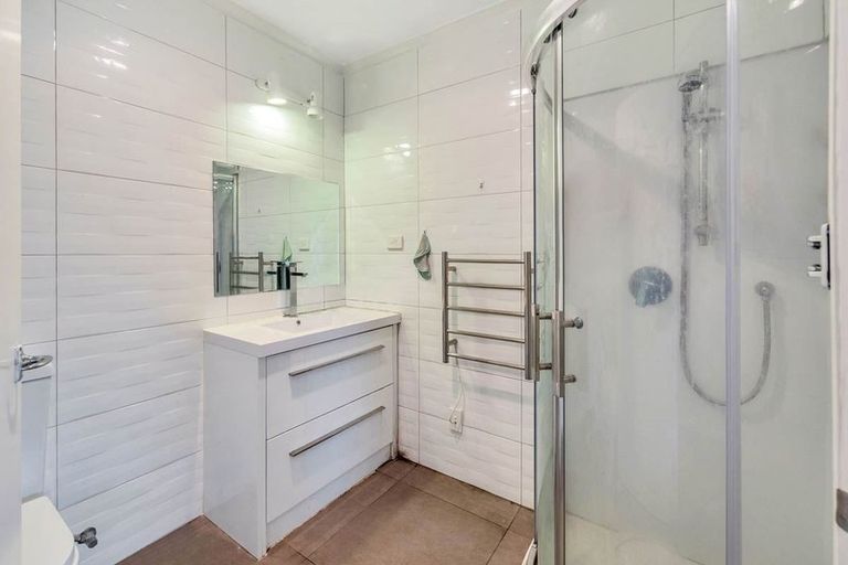 Photo of property in 24 Finlow Drive, Te Atatu South, Auckland, 0610