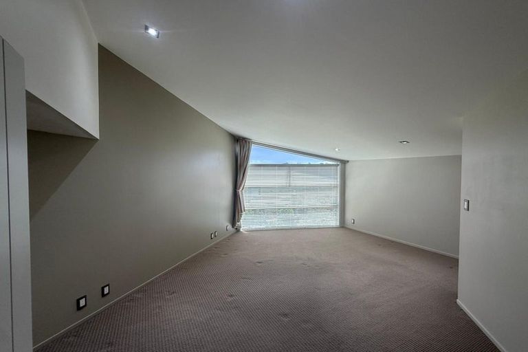 Photo of property in 112 Kittiwake Drive, Schnapper Rock, Auckland, 0632