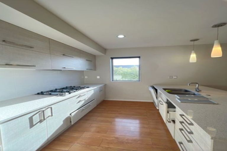 Photo of property in 42 Borneo Drive, Fairview Heights, Auckland, 0632