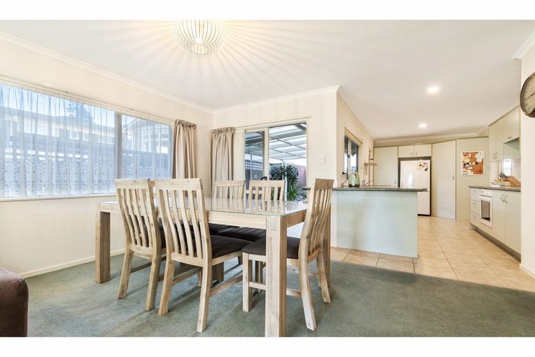 Photo of property in 37 Roys Road, Weymouth, Auckland, 2103