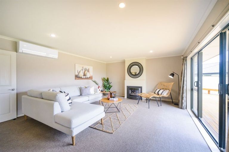 Photo of property in 2 Varsity Heights, Fitzherbert, Palmerston North, 4410