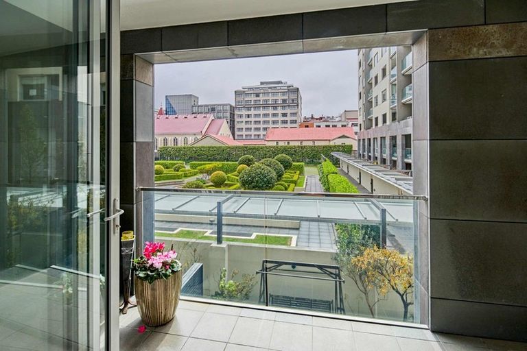 Photo of property in Sanctum Apartment, 10 Ebor Street, Te Aro, Wellington, 6011