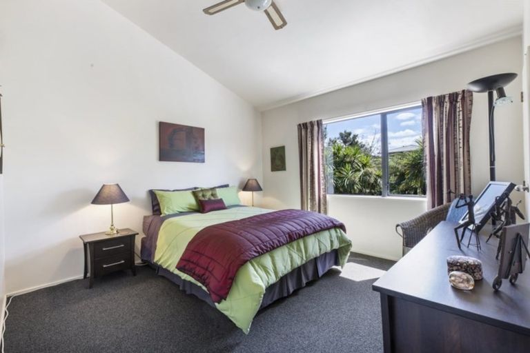 Photo of property in 1/121 Godley Road, Green Bay, Auckland, 0604