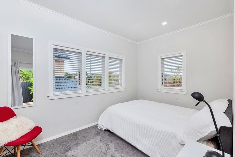 Photo of property in 1/53 Corunna Road, Milford, Auckland, 0620