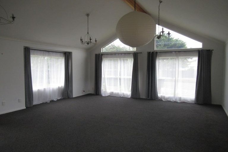 Photo of property in 5 Adrian Grove, Waikanae Beach, Waikanae, 5036