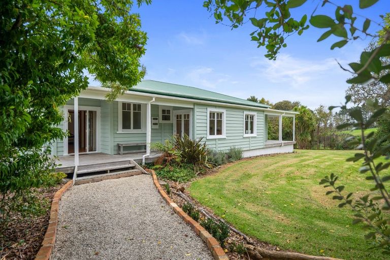 Photo of property in 376 Mangakura Road, Helensville, 0875