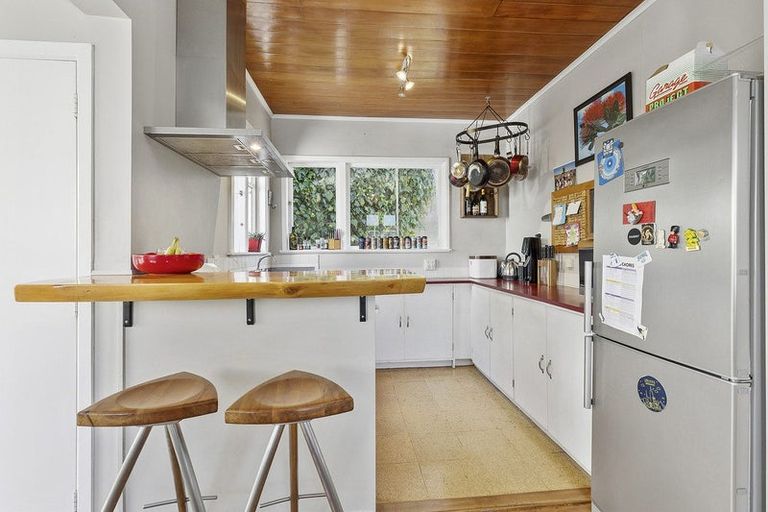 Photo of property in 6 Tiketike Way, Brooklyn, Wellington, 6021