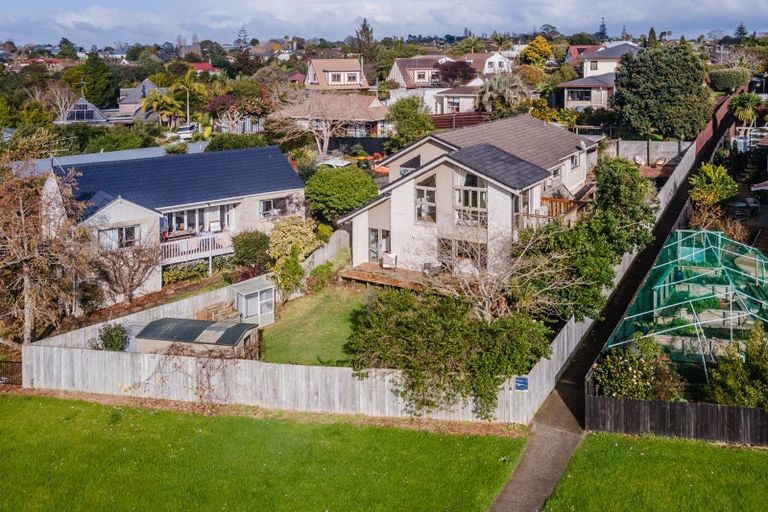 Photo of property in 1/30 Curacao Place, Half Moon Bay, Auckland, 2012