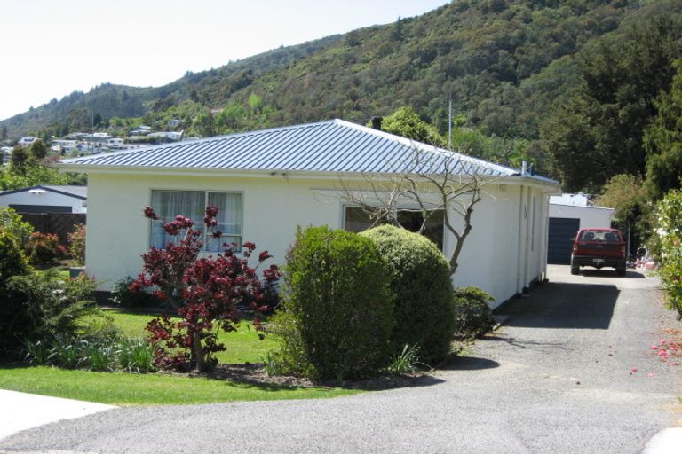 Photo of property in 56 Kent Street, Picton, 7220