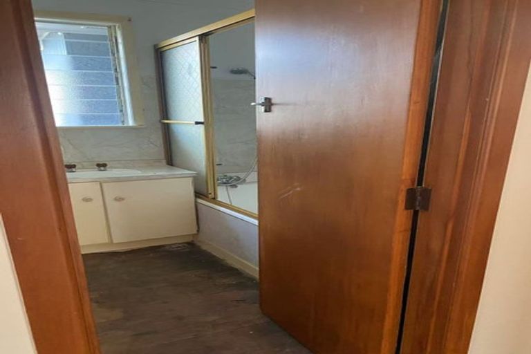 Photo of property in 7 Abbotleigh Avenue, Te Atatu Peninsula, Auckland, 0610