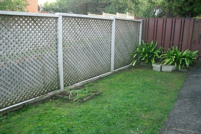 Photo of property in 17 Chelsea View Drive, Chatswood, Auckland, 0626