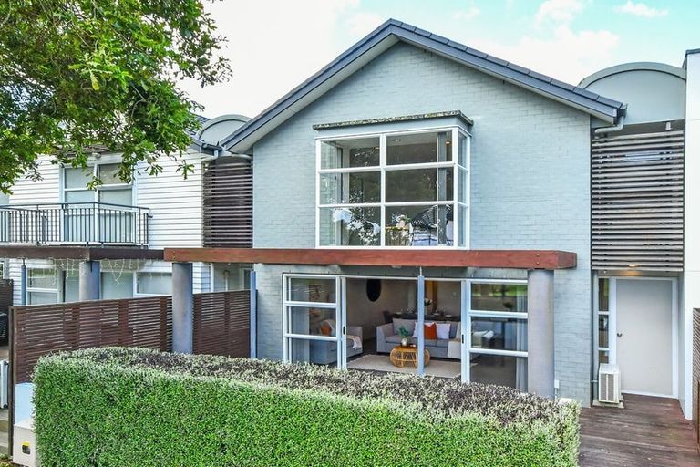 Photo of property in 61 The Track, Takanini, 2112