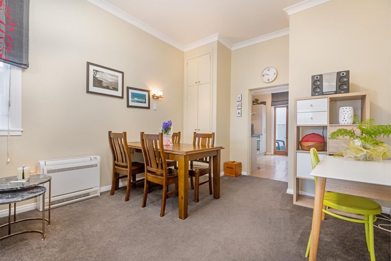 Photo of property in 43 Knowles Street, Terrace End, Palmerston North, 4410