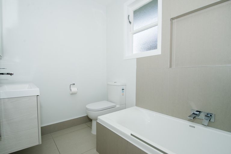 Photo of property in 38 Amberley Avenue, Te Atatu South, Auckland, 0610