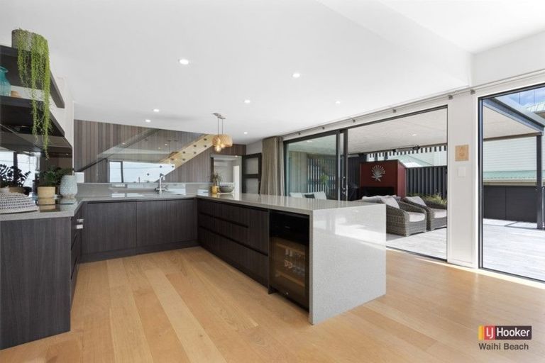 Photo of property in 6 Shaw Road, Waihi Beach, 3611