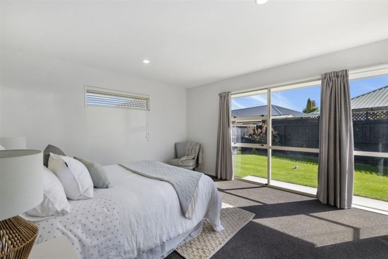 Photo of property in 9 Parkwood Place, Parklands, Christchurch, 8083