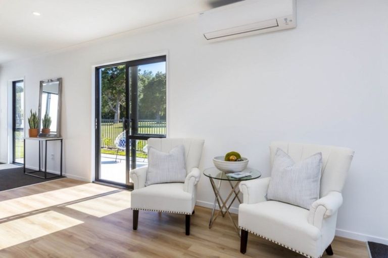 Photo of property in 10 Buddle Road, Wallaceville, Upper Hutt, 5018