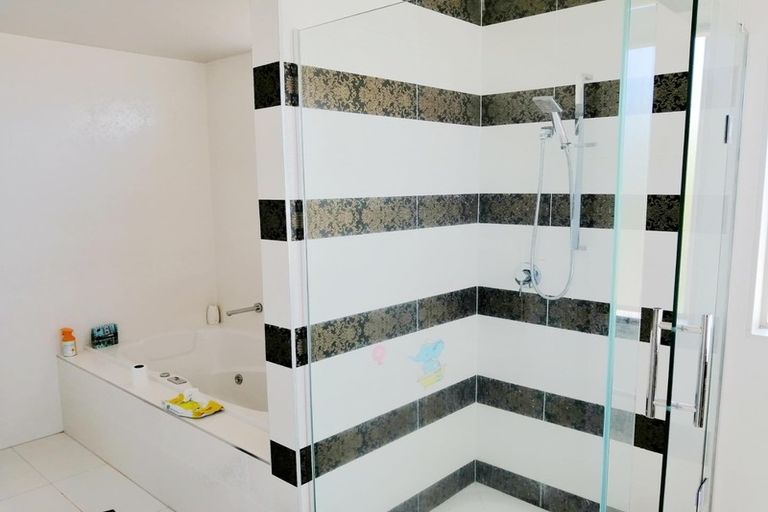 Photo of property in 40 Pin Oak Drive, Schnapper Rock, Auckland, 0632