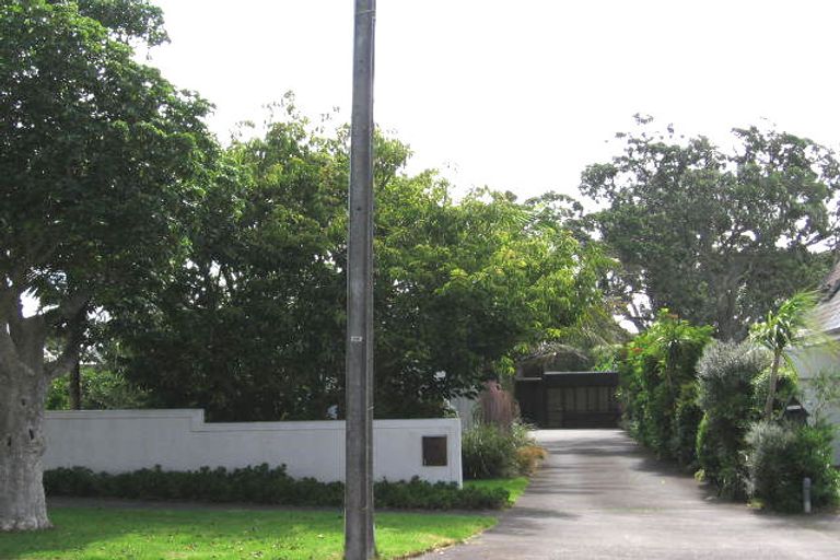 Photo of property in 1/24 Saltburn Road, Milford, Auckland, 0620