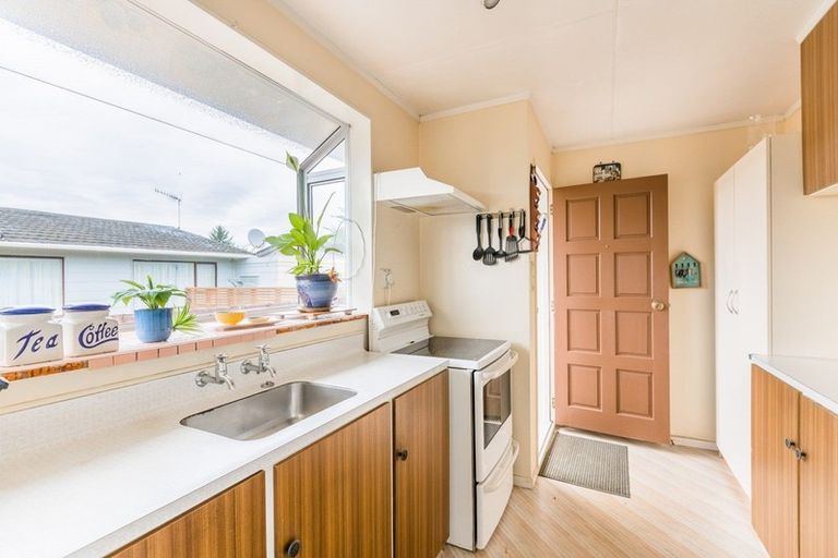 Photo of property in 9 Cypress Grove, Paraparaumu, 5032