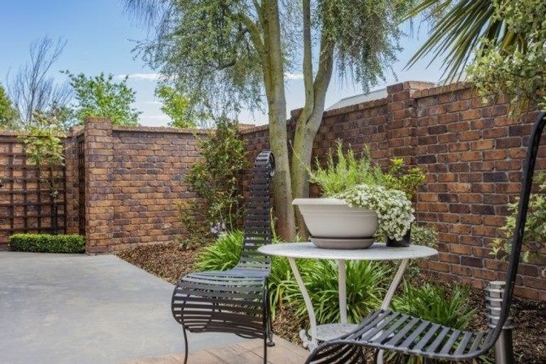 Photo of property in 2 Oakwood Drive, Rangiora, 7400