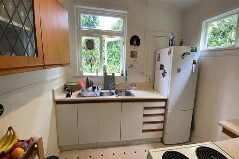 Photo of property in 38 Sugarloaf Road, Brooklyn, Wellington, 6021