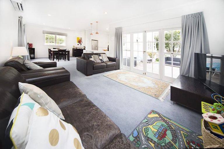Photo of property in 5/28-36 Beach Road, Northcote Point, Auckland, 0627