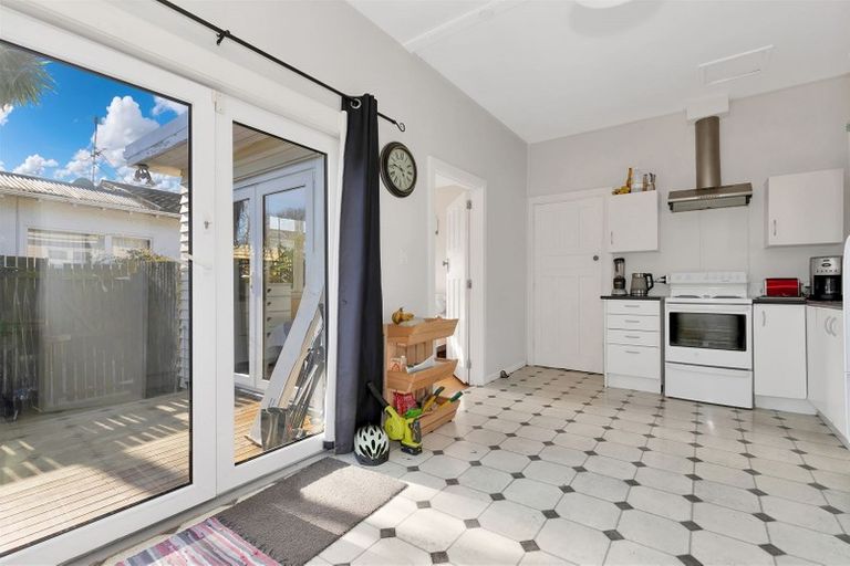Photo of property in 1/27 Allard Street, Edgeware, Christchurch, 8013
