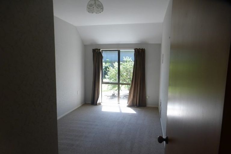 Photo of property in 76b Maidstone Road, Ilam, Christchurch, 8041