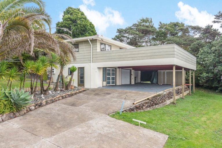 Photo of property in 11 Wirihana Road, Titirangi, Auckland, 0604