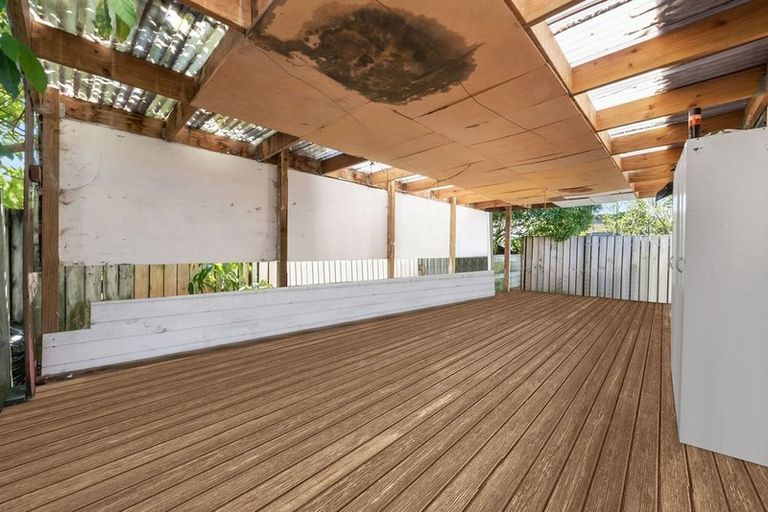 Photo of property in 391 Roscommon Road, Clendon Park, Auckland, 2103