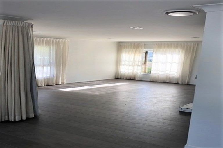 Photo of property in 7 Puawai Place, Northcote, Auckland, 0627