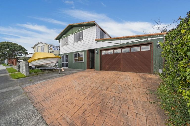 Photo of property in 4 Greenwich Grove, Stokes Valley, Lower Hutt, 5019