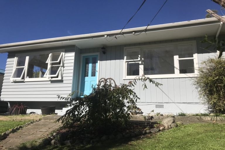 Photo of property in 17 Winchester Avenue, Pinehaven, Upper Hutt, 5019