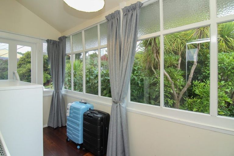 Photo of property in 35 Farm Road, Northland, Wellington, 6012