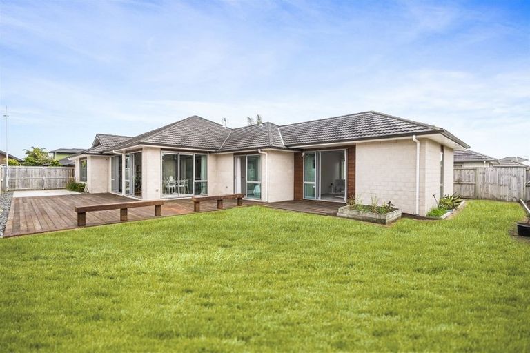 Photo of property in 52 Sirius Crescent, Rototuna North, Hamilton, 3210