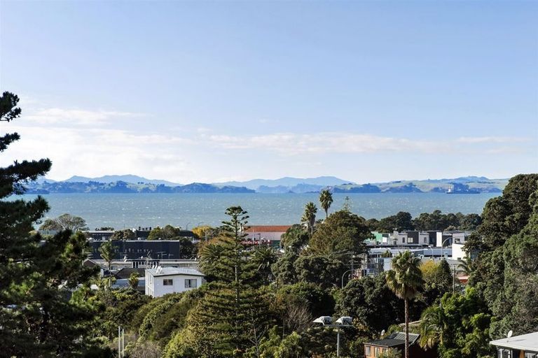 Photo of property in 2/178 Stapleford Crescent, Browns Bay, Auckland, 0630