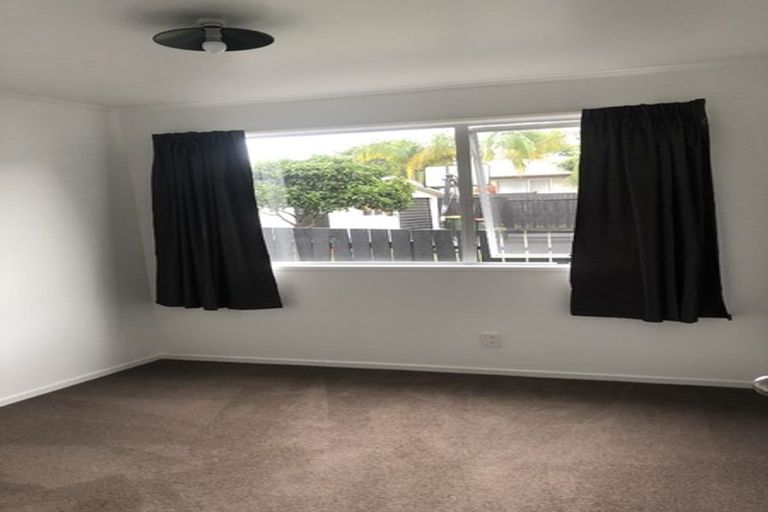 Photo of property in 19 Becker Drive, Weymouth, Auckland, 2103