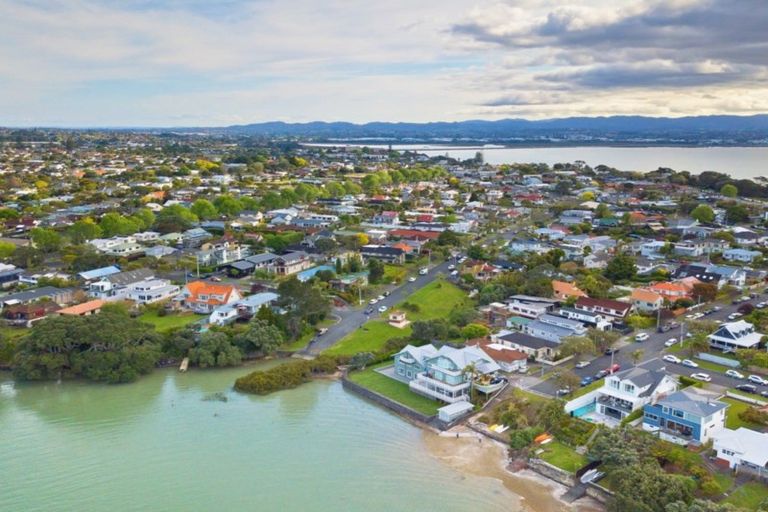 Photo of property in 2/17 Oliver Street, Point Chevalier, Auckland, 1022