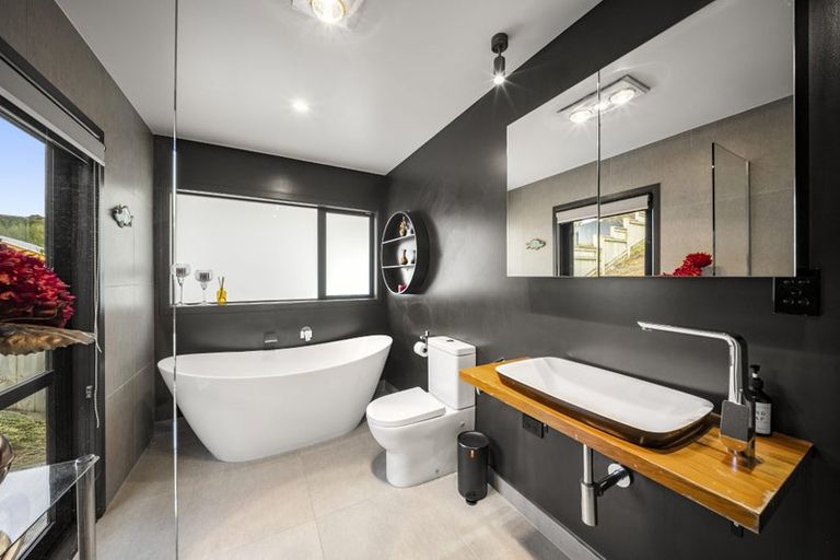 Photo of property in 36 Robertson Street, Raglan, 3225