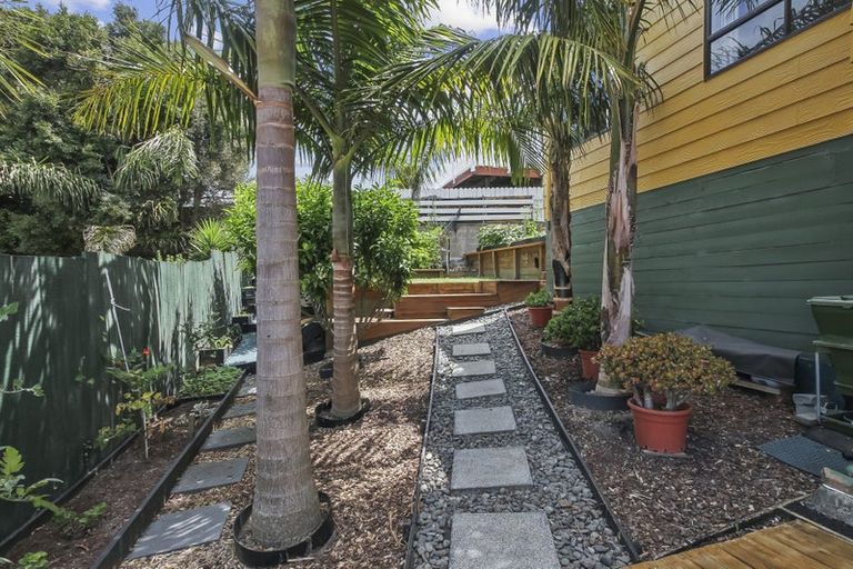 Photo of property in 1/254 Sturges Road, Henderson, Auckland, 0612
