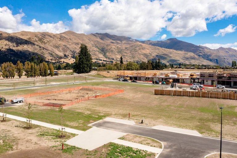 Photo of property in 4 Raspberry Close, Wanaka, 9382